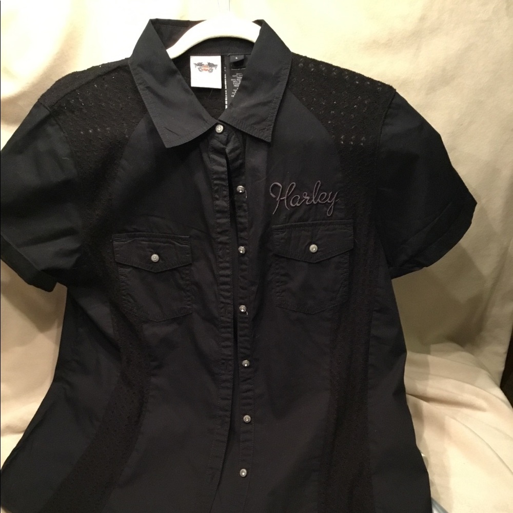 Women’s black short sleeve Harley Davidson shirt